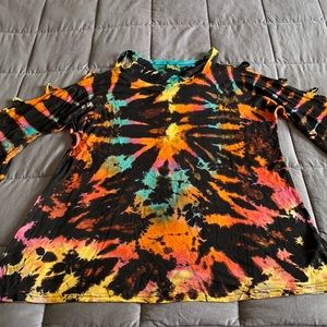NWOT Tie Dye Elbow Length Shirt